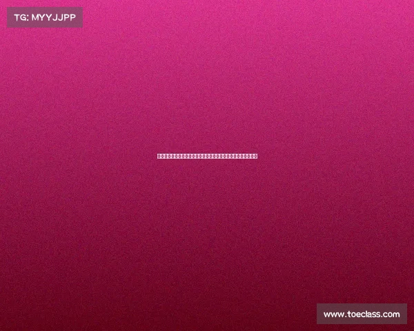 街头热舞展现魅力！女子提胯甩臀扭腰引网友疯狂讨论：大哥秒怂